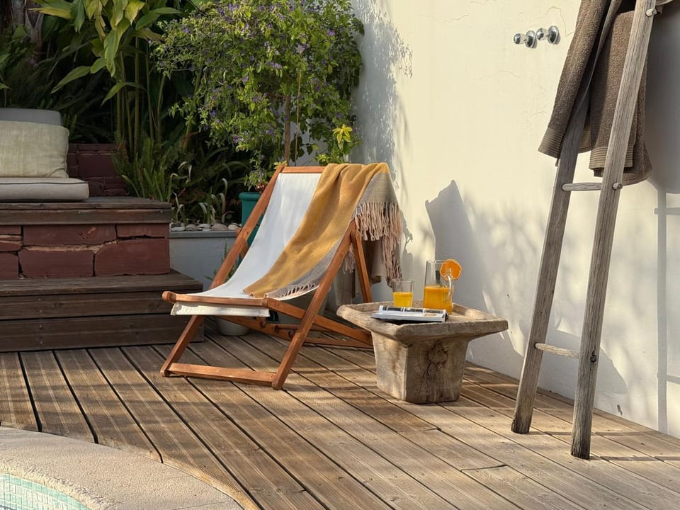 Day, Swimming pool, sunbed