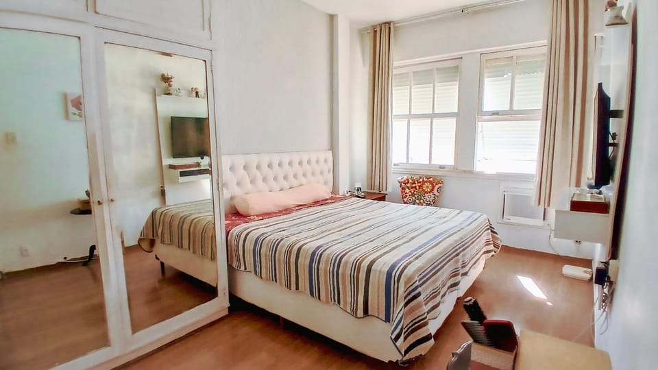 Amplo 3 Quartos em Copacabana - Wi-Fi, Ar e Perto da Praia Apartment in Rio de Janeiro