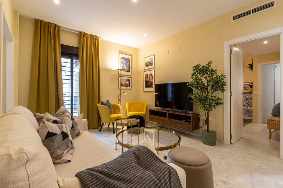 Communal lounge/ TV room, TV and multimedia, Living room