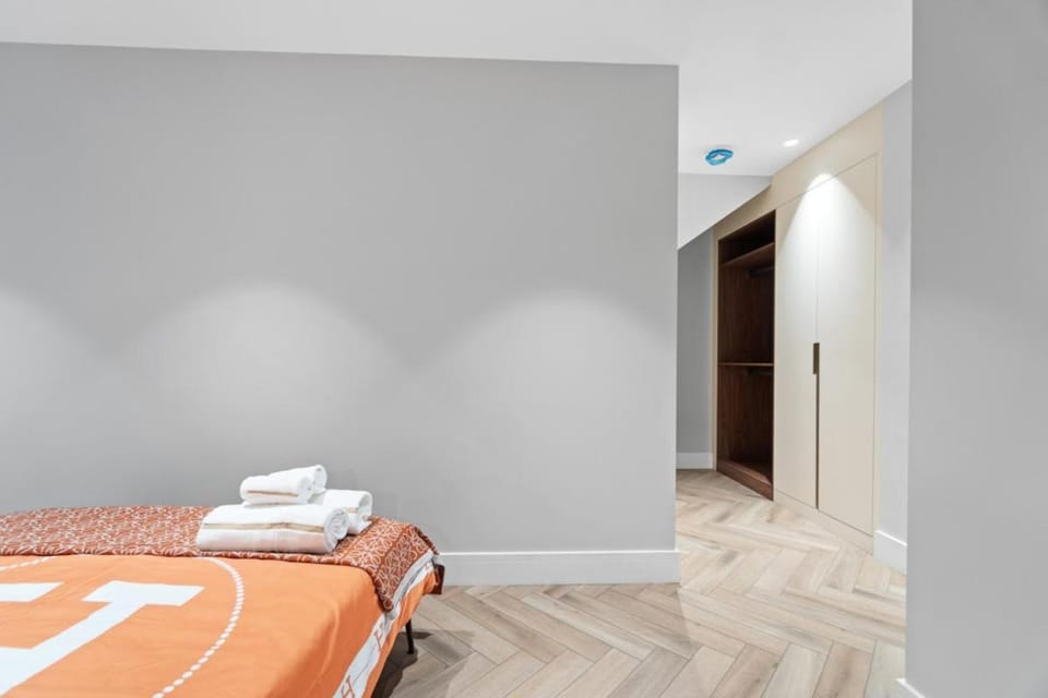 Luxury Home & Work Haven Comfort for Families Apartment in London Borough of Southwark