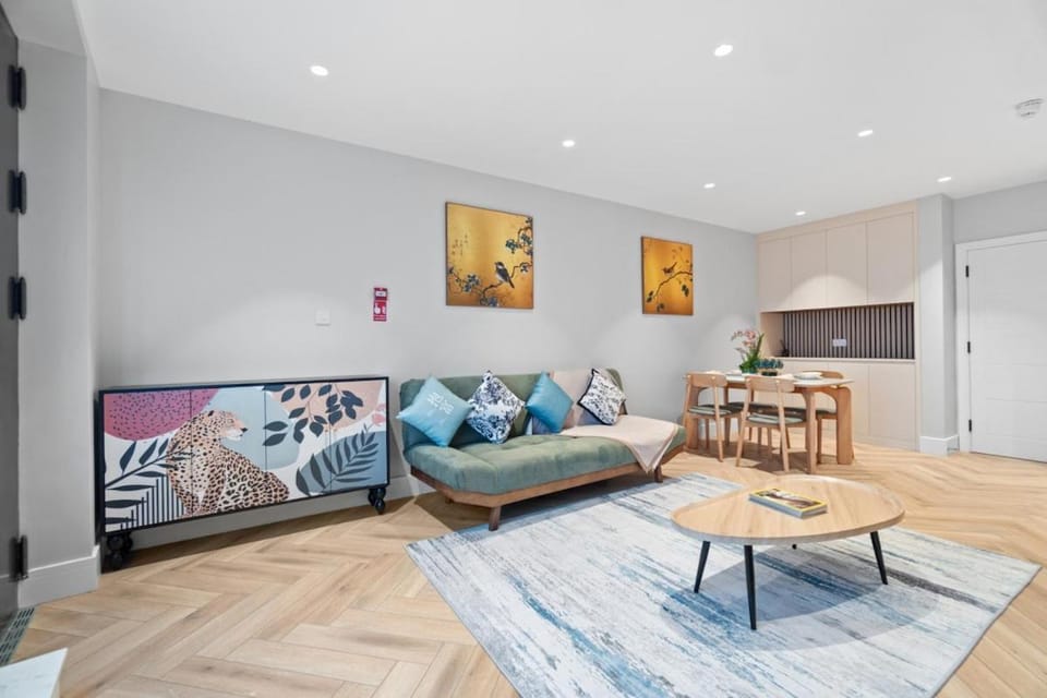 Luxury Home & Work Haven Comfort for Families Apartment in London Borough of Southwark