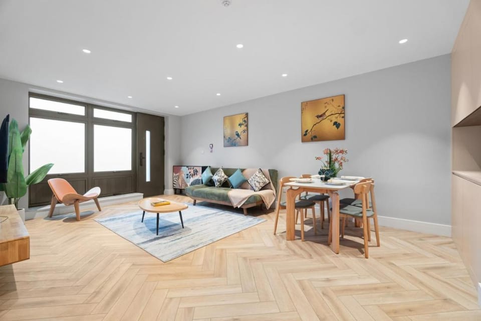 Luxury Home & Work Haven Comfort for Families Apartment in London Borough of Southwark