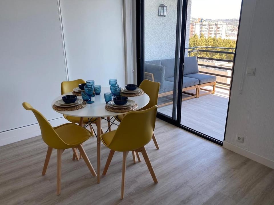 View (from property/room), Seating area, Dining area