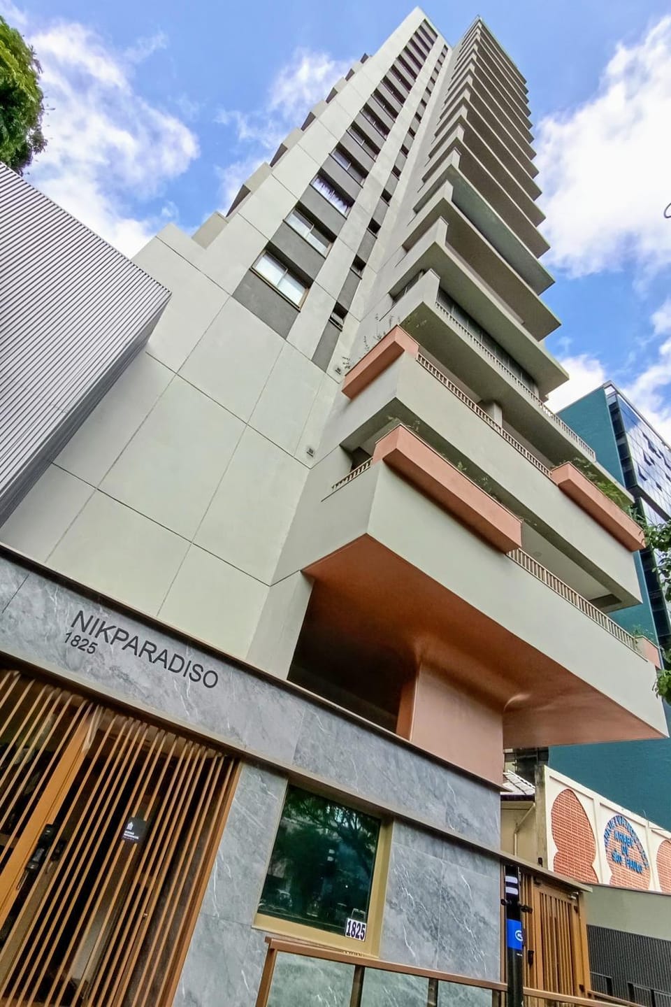 Property building, Facade/entrance, Day
