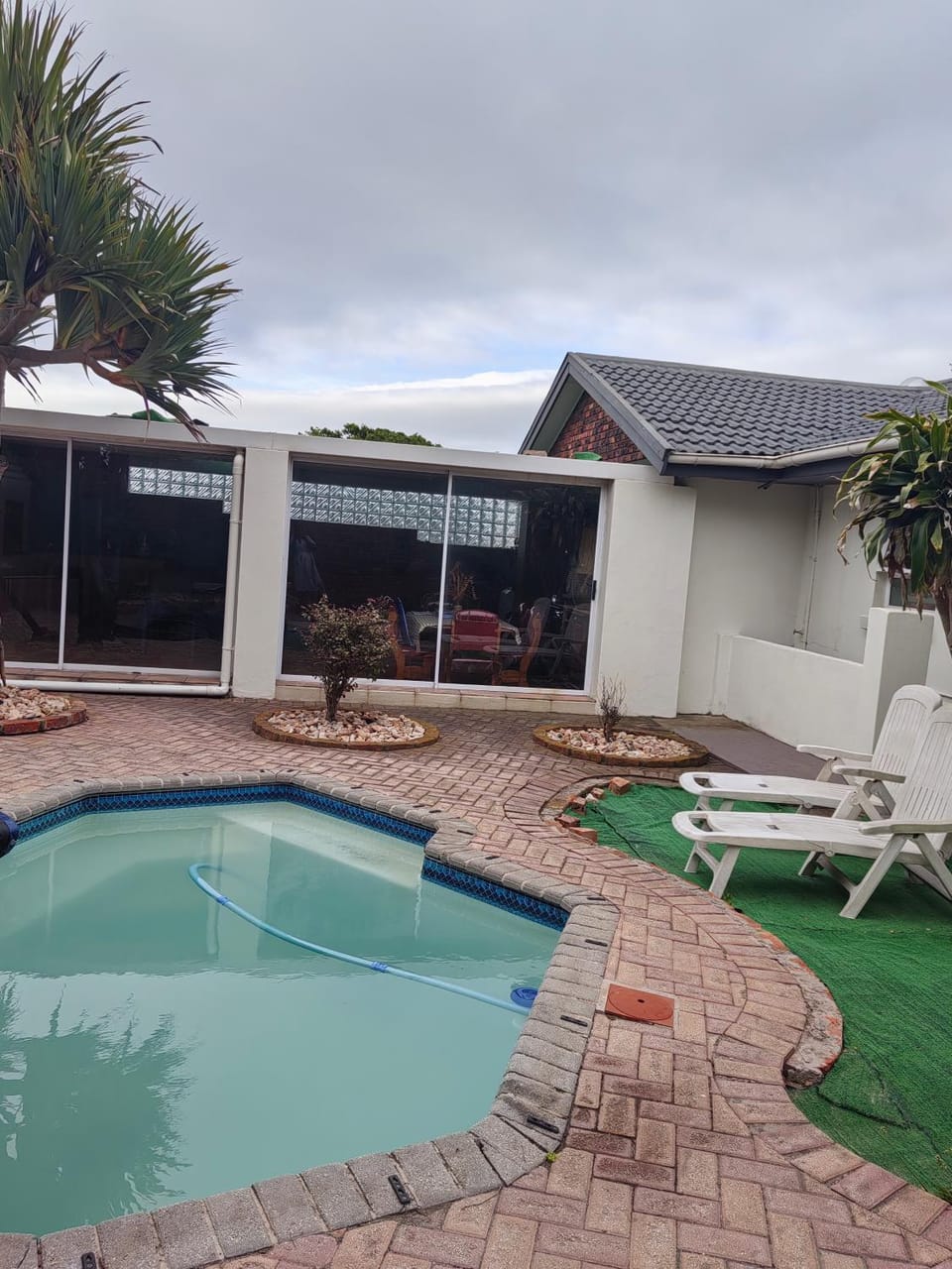 Swimming pool, sunbed