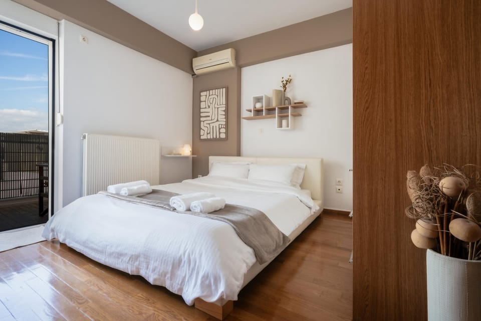 Bed, Bedroom, towels, air conditioner