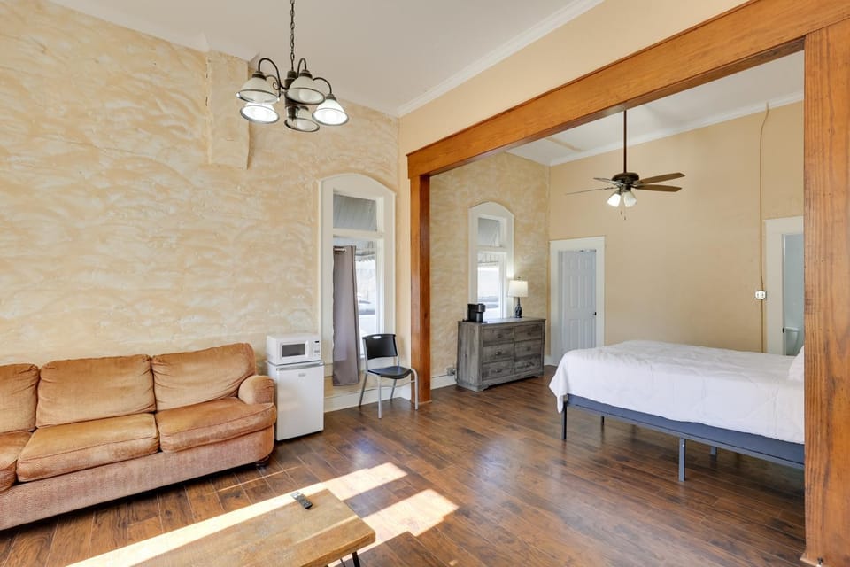 Pet-Friendly Studio in Historic Dtwn Marshall! Apartment in Marshall
