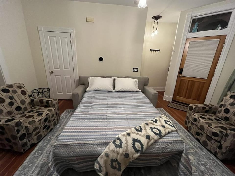 Bed, Living room