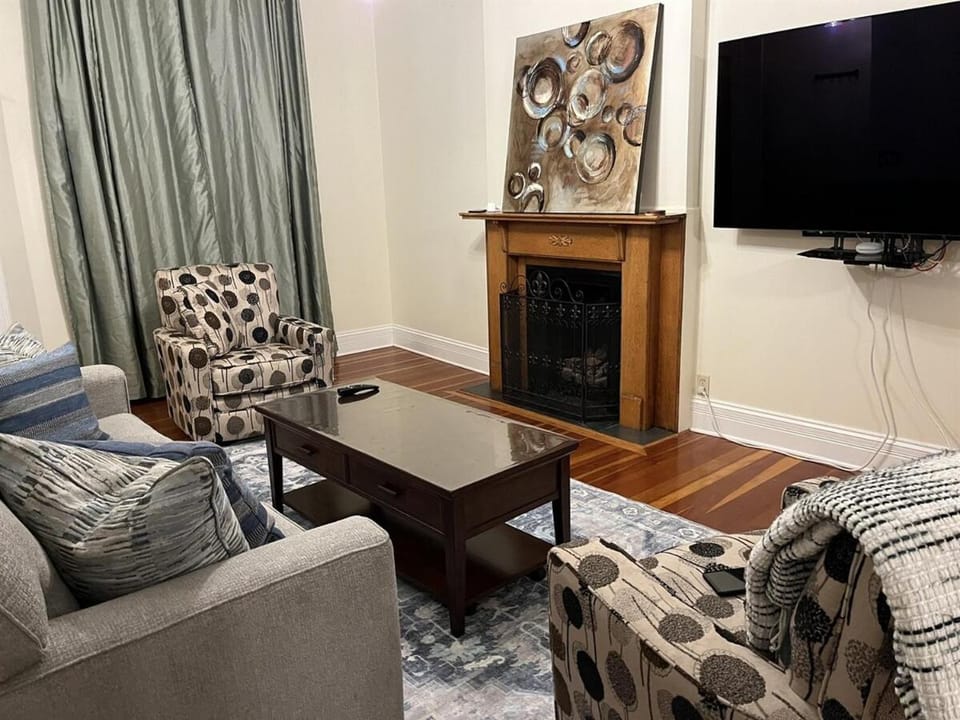 Communal lounge/ TV room, TV and multimedia, Living room, Seating area, Evening entertainment, fireplace