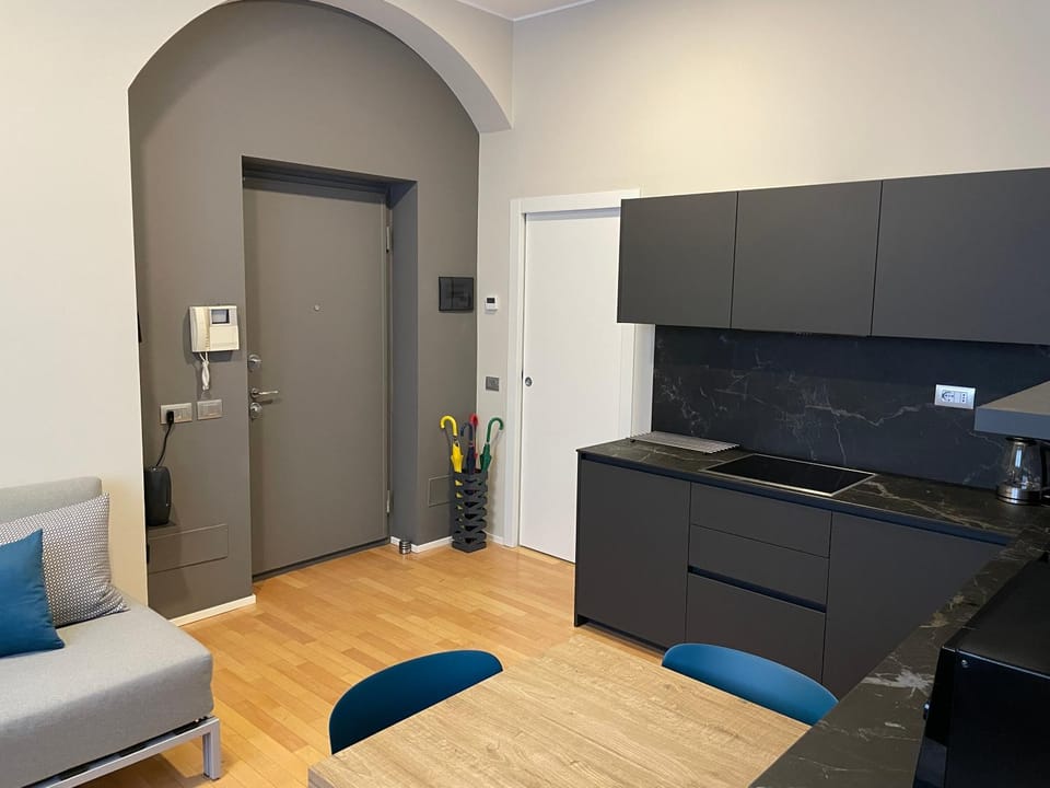 Modern flat Historical Center Colonne San Lorenzo Navigli Apartment in Milan