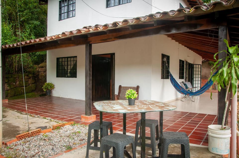 Property building, Patio, Day, Garden, Balcony/Terrace, Living room, Seating area