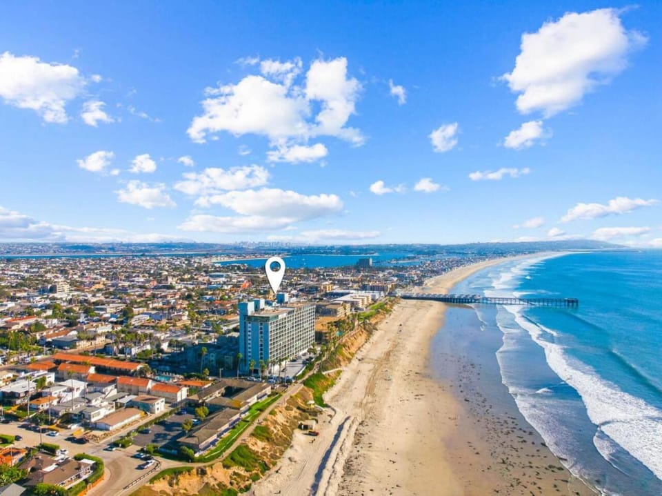 (Breathtaking Beach Front Views Nothing Closer House in Pacific Beach