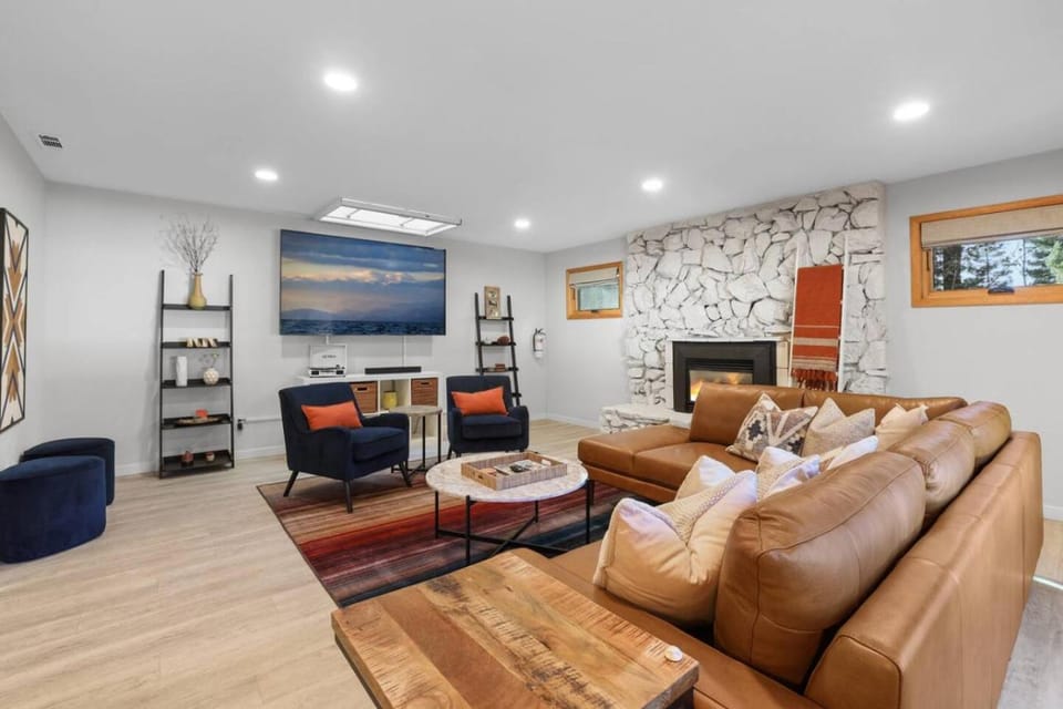 Stellars Jay Getaway Pet Friendly in City of SLT House in South Lake Tahoe