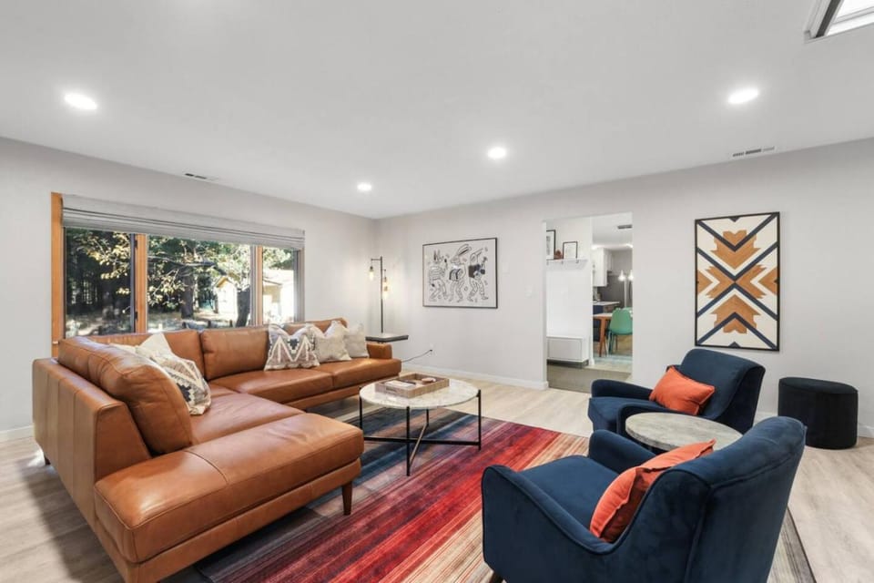 Stellars Jay Getaway Pet Friendly in City of SLT House in South Lake Tahoe
