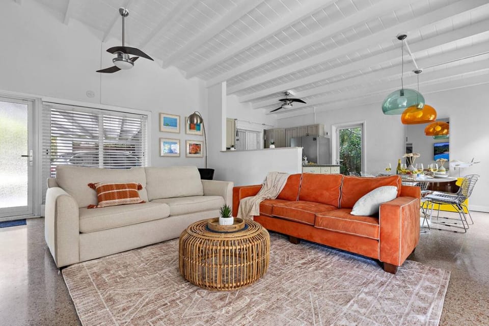 Living room, Seating area