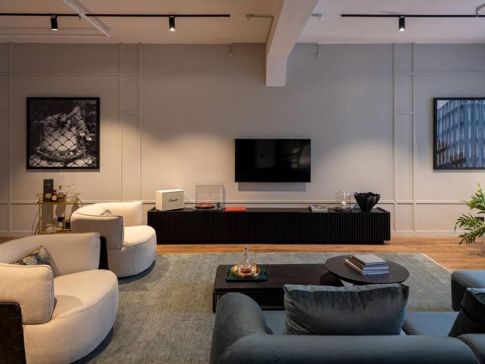 Living room, Seating area
