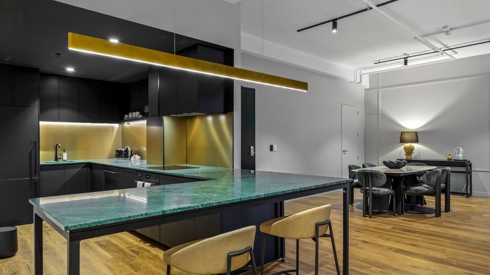 Kitchen or kitchenette, Dining area