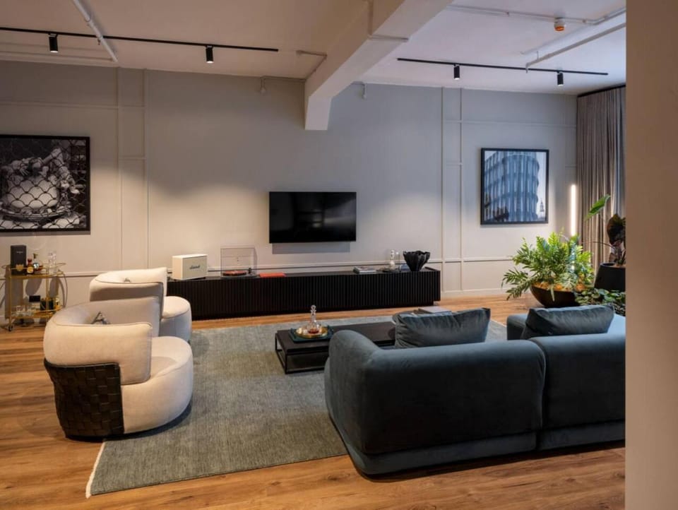 TV and multimedia, Living room, Seating area