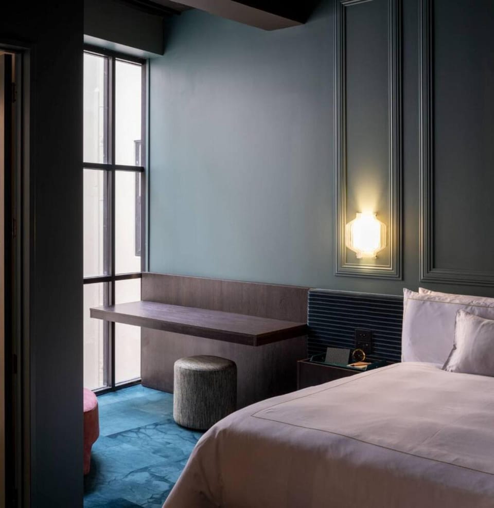 Bed, Seating area, Bedroom