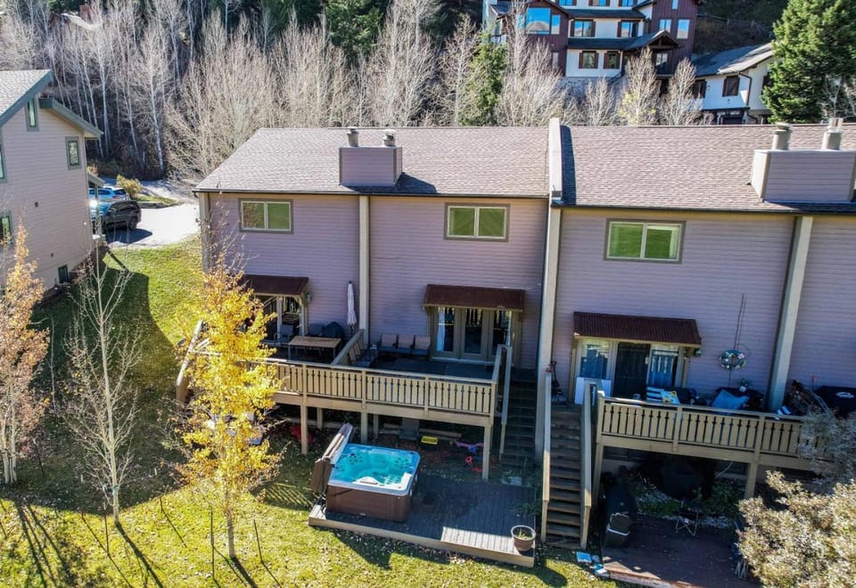 EagleVail Getaway -Ski Golf and Relax in Hot Tub House in Eagle County