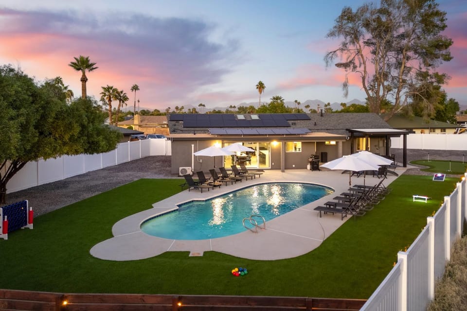 Property building, Day, Natural landscape, Pool view, Swimming pool, sunbed