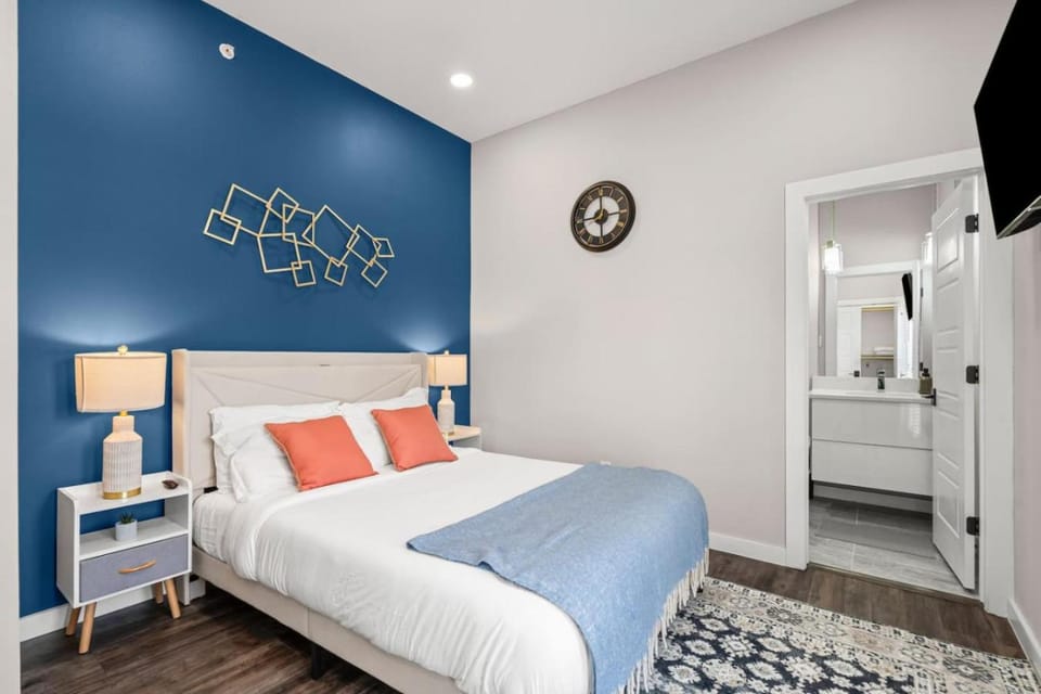 The Ruby 2BD In the Heart of FW House in Fort Worth