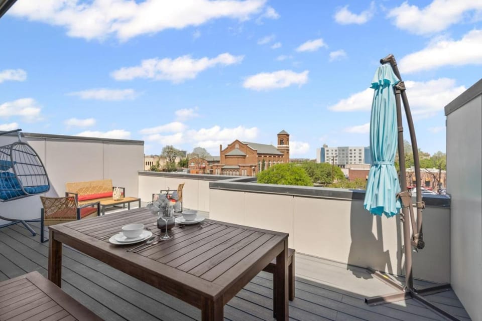 The Folium 3BD In the Heart of Magnolia House in Fort Worth