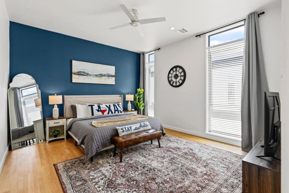 The Folium 3BD In the Heart of Magnolia House in Fort Worth