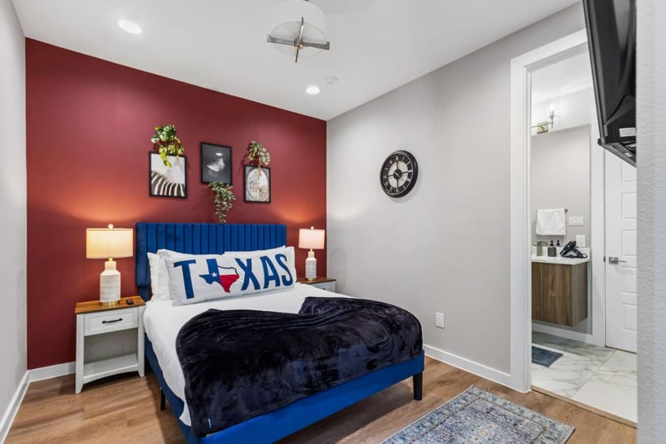 The Coral 2BD TownHouse 7ST Walkable House in Fort Worth