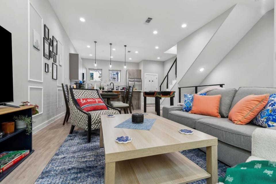 The Euclase 2BD TownHouse in the heart of FortWorth House in Fort Worth