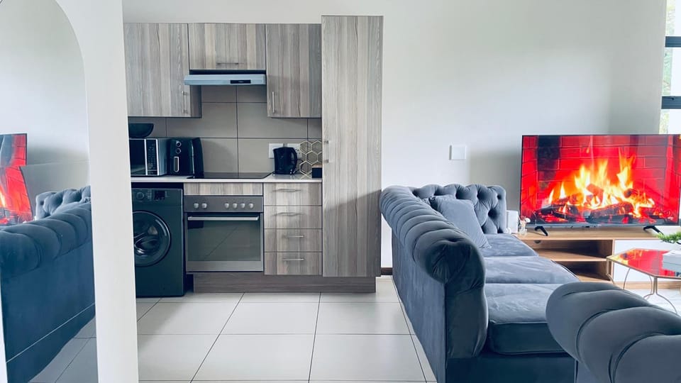 Modern 1Bedroom Apartment in Jackal Creek Golf Estate with Pool Apartment in Roodepoort