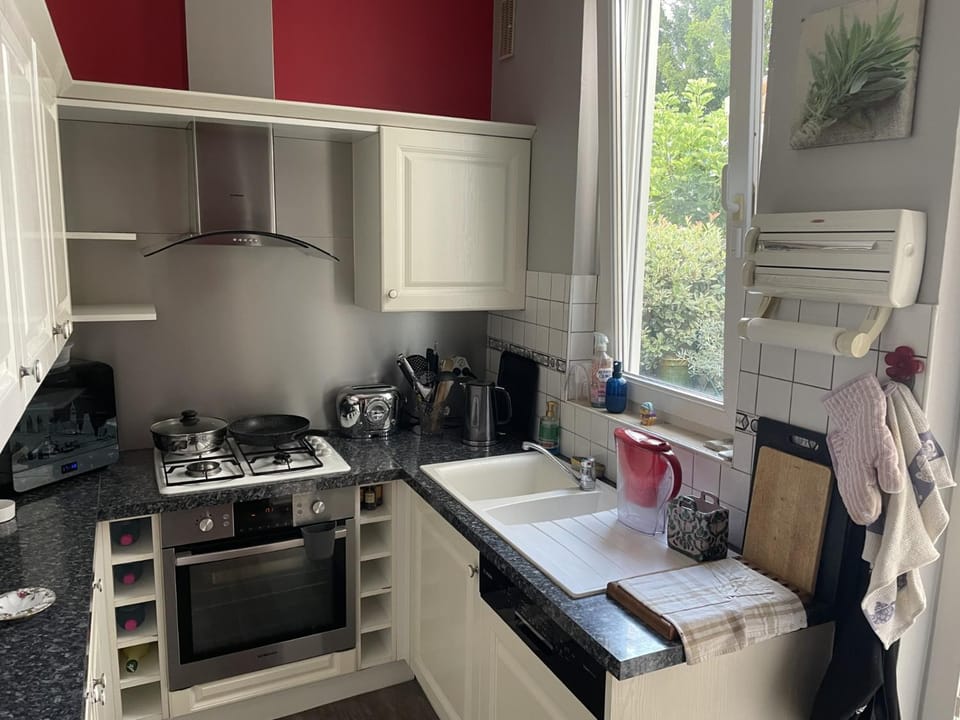 Kitchen or kitchenette, Kitchen or kitchenette