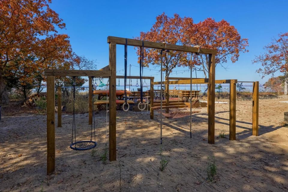 Bamboo Sands Villa and Captains Lookout House in Maryland