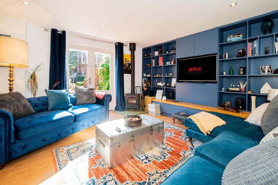 Air Maison - The Coach House - 4 BR with Cinema Room House in Portsmouth
