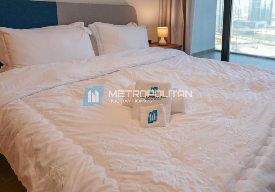 Bedroom, towels