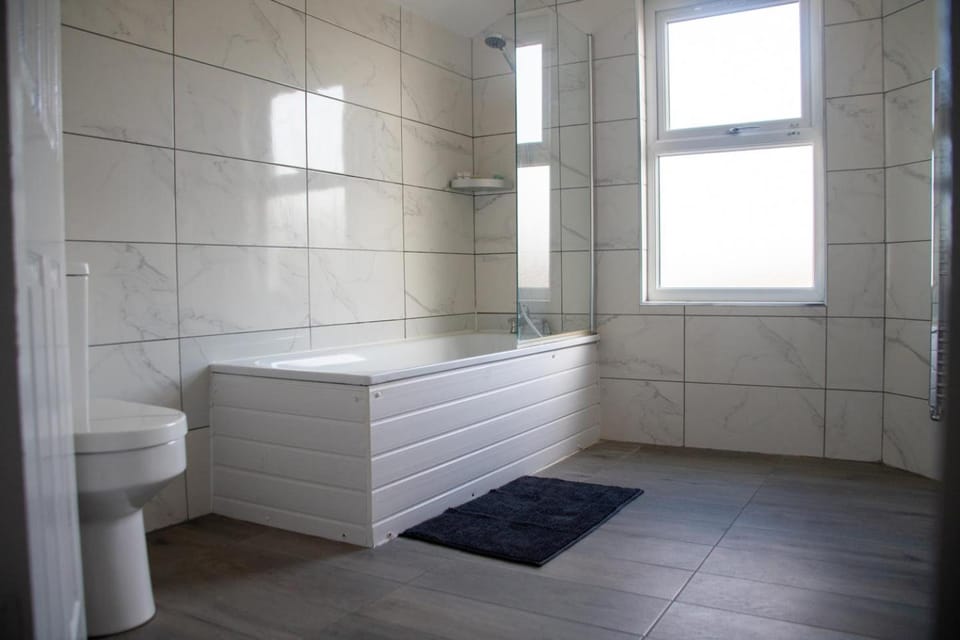 Shower, Toilet, Bathroom, Bath