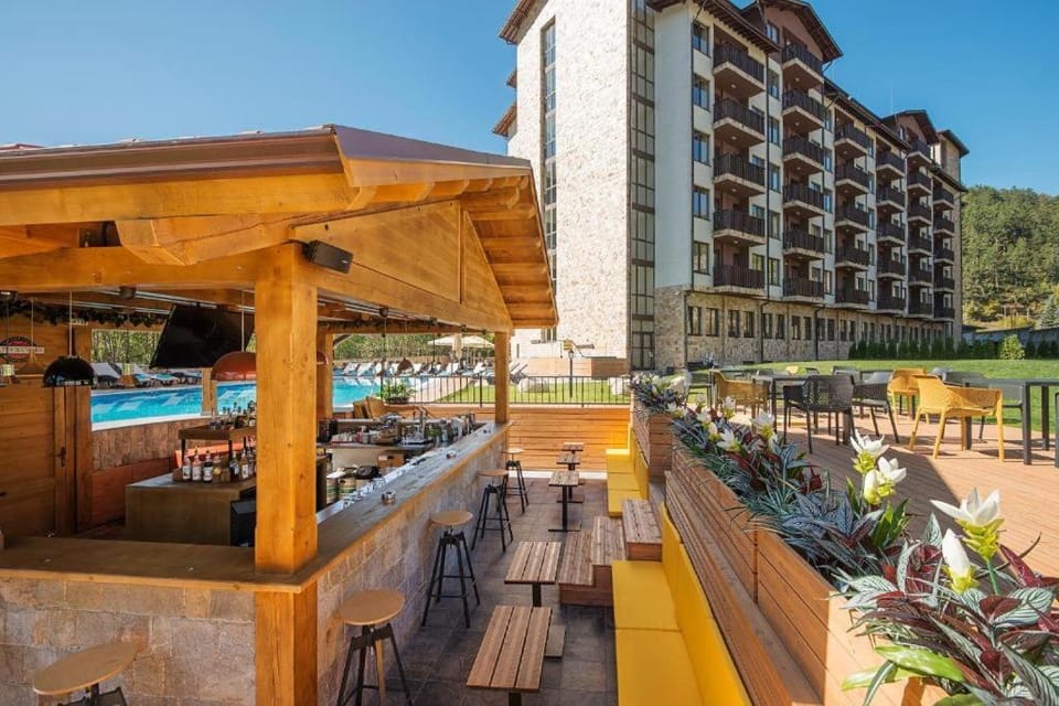 Lounge or bar, Swimming pool