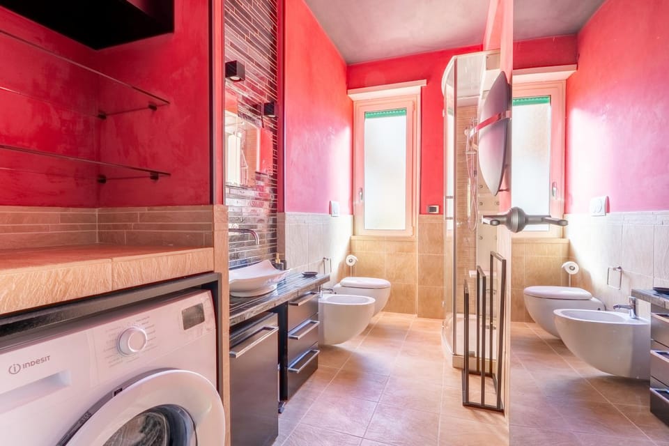 Toilet, Bathroom, towels, washing machine