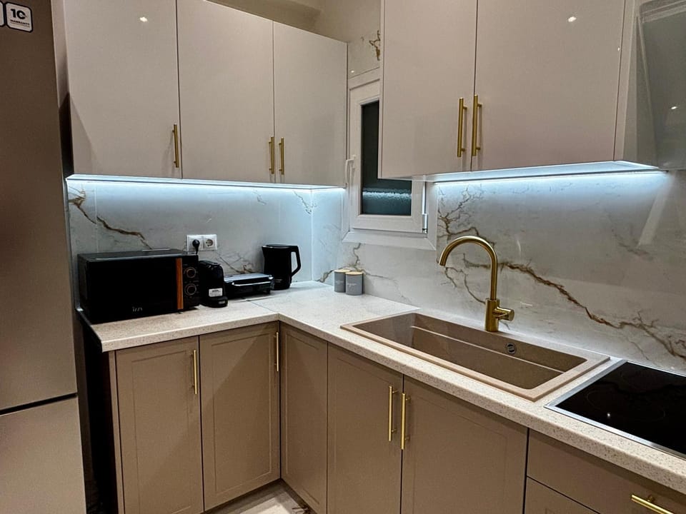 Coffee/tea facilities, Kitchen or kitchenette, stove, toaster
