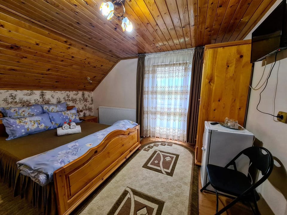 Toilet, Bed, View (from property/room), Balcony/Terrace, Photo of the whole room, Bedroom, Family, Bath, furniture, hair dryier