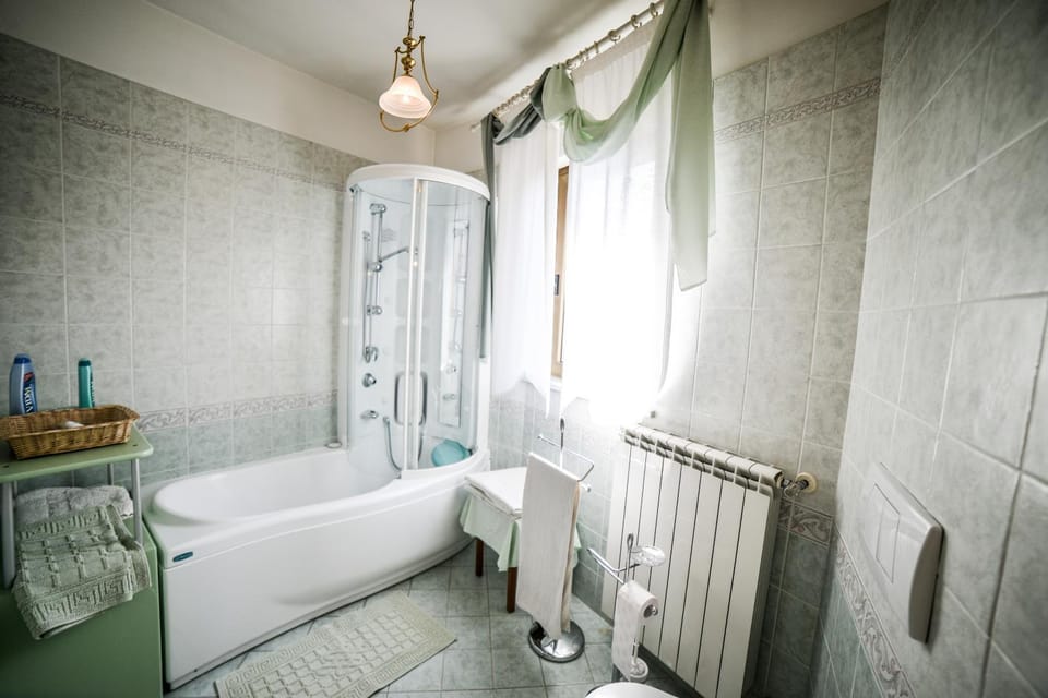 B&B La Casa Gialla Di Luca Bed and Breakfast in Piedmont