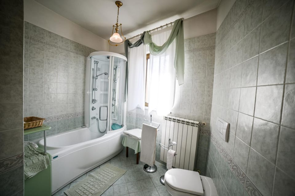 B&B La Casa Gialla Di Luca Bed and Breakfast in Piedmont
