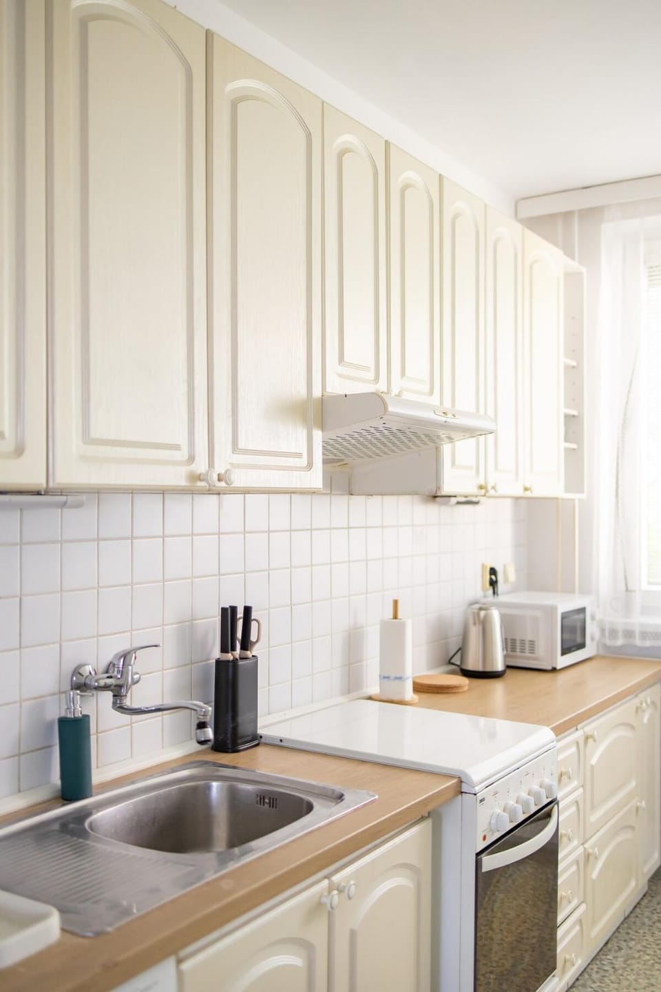 Spacious House with Garden 15 min walk from Castle House in Prague