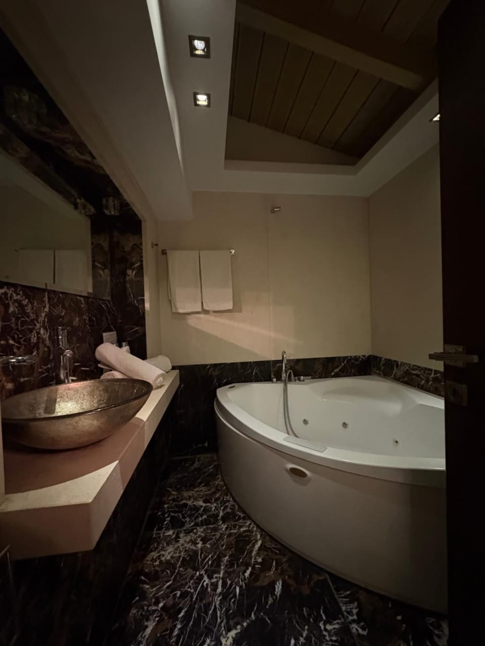 Uplift Hideaway Jacuzzi Apartment in Peloponnese, Western Greece and the Ionian