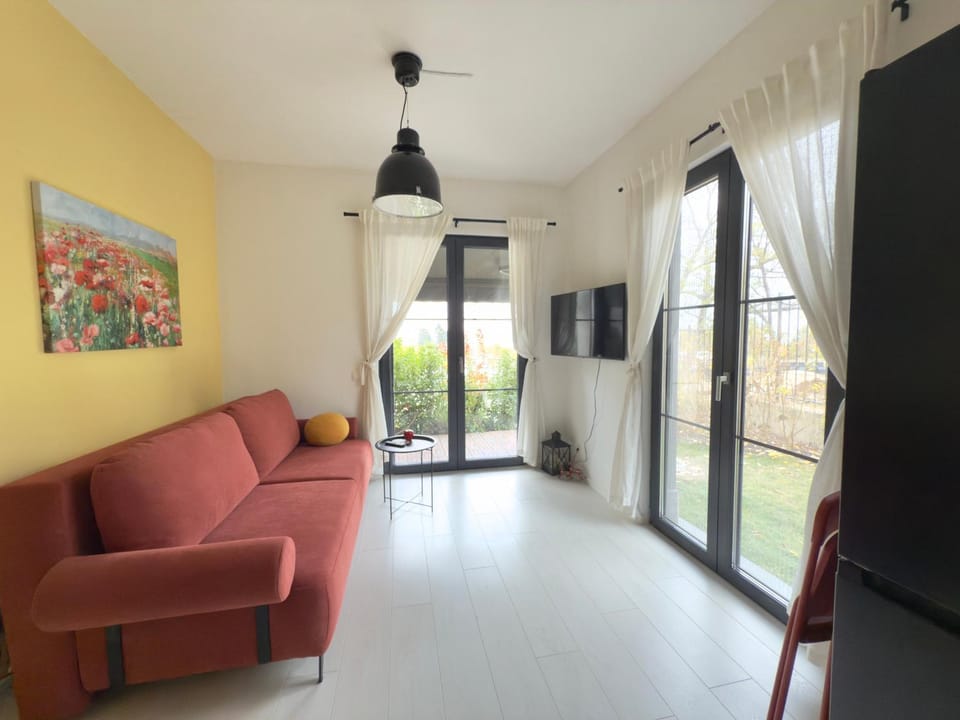 Communal lounge/ TV room, Living room, Seating area, Evening entertainment