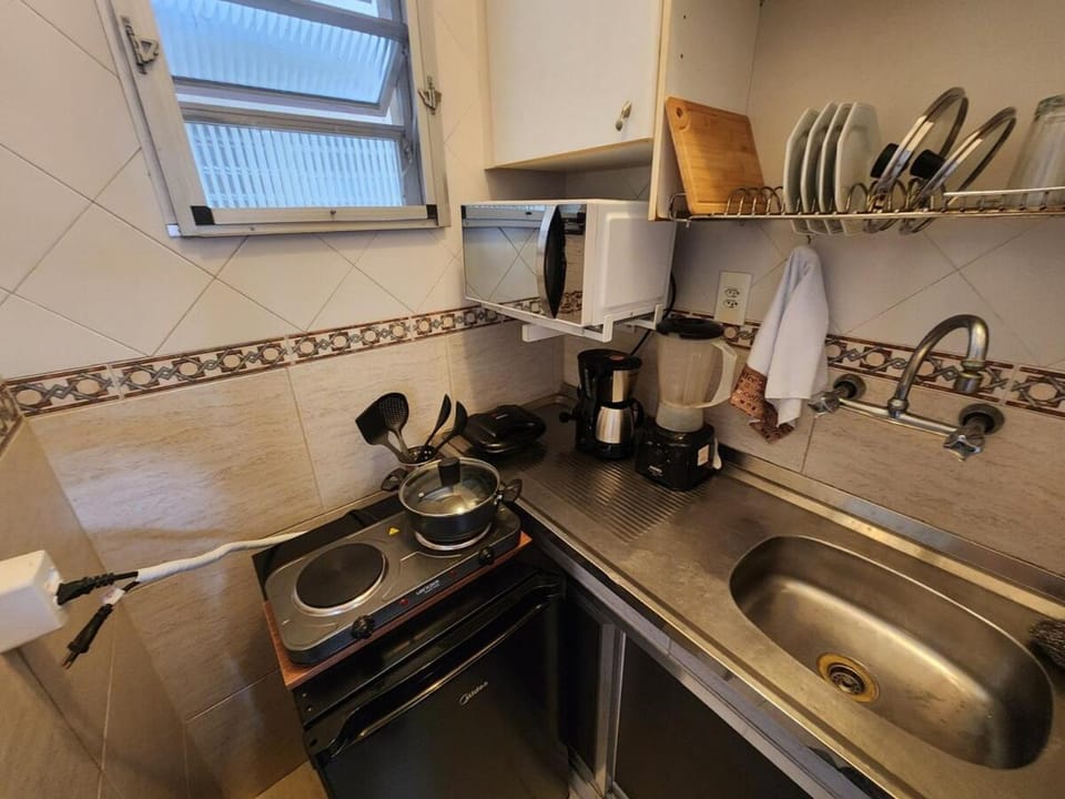 Sala e quarto a 1 quadra da praia de Copacabana Apartment in Rio de Janeiro