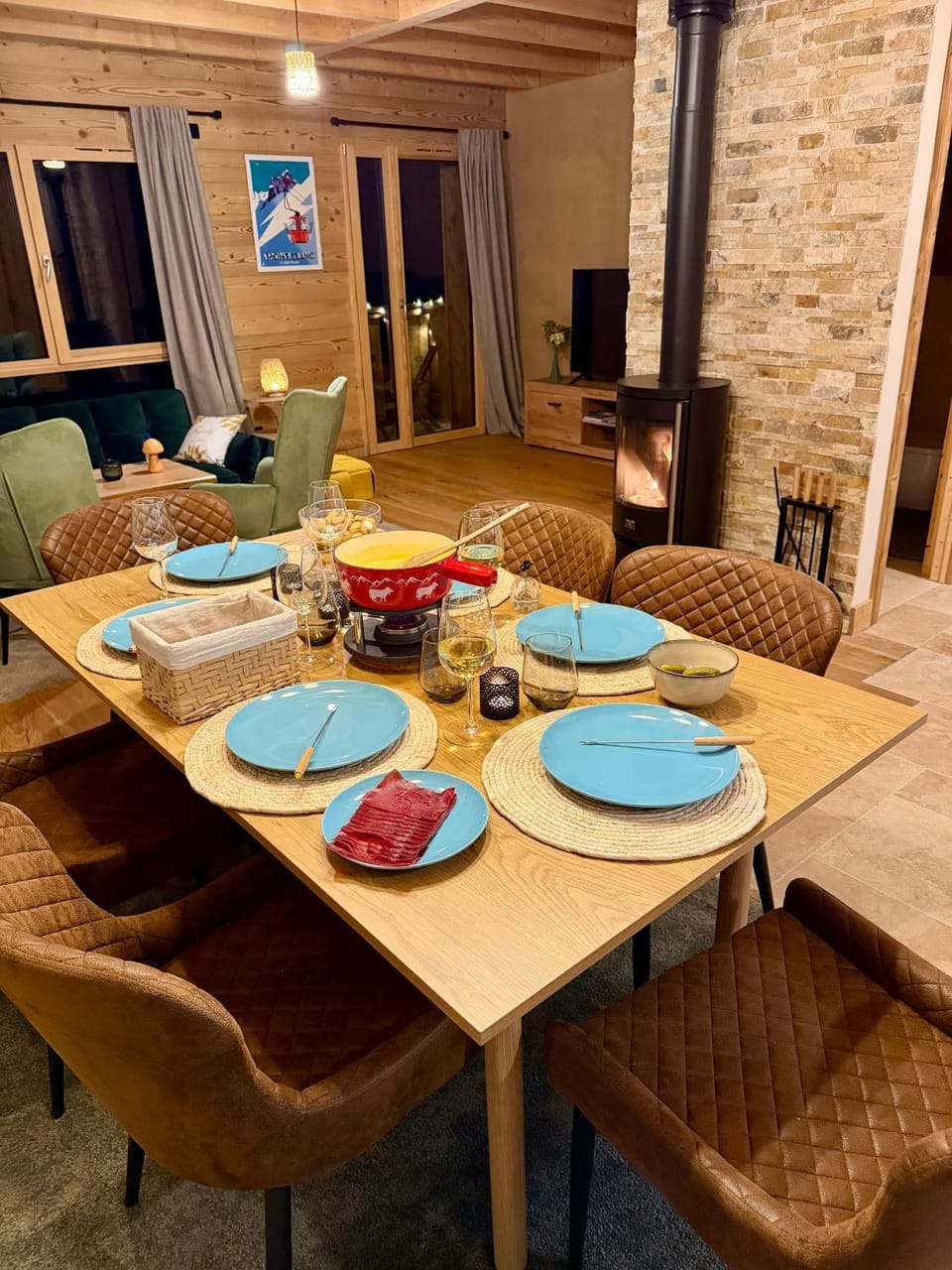 Communal lounge/ TV room, Breakfast, Lunch, Dinner, fireplace