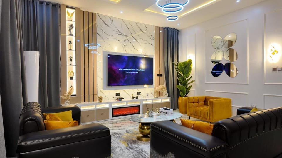 Communal lounge/ TV room, TV and multimedia, Living room, Seating area, Evening entertainment