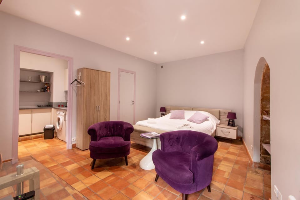 Bed, Night, TV and multimedia, Bedroom, kitchen