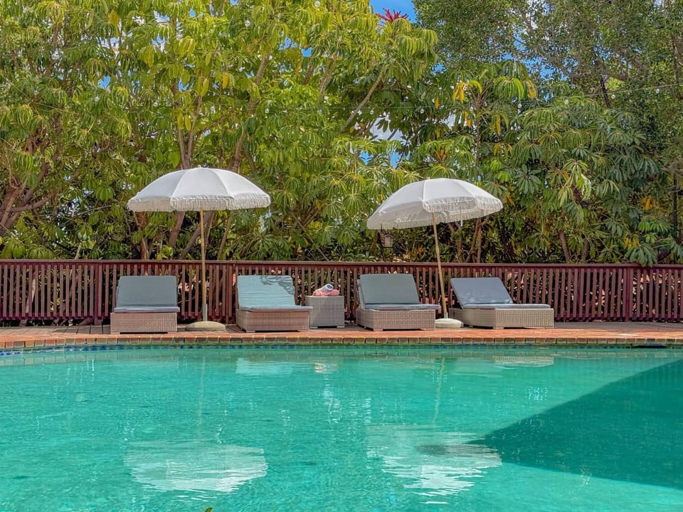 Pool view, Swimming pool, young children, older children, Family, sunbed
